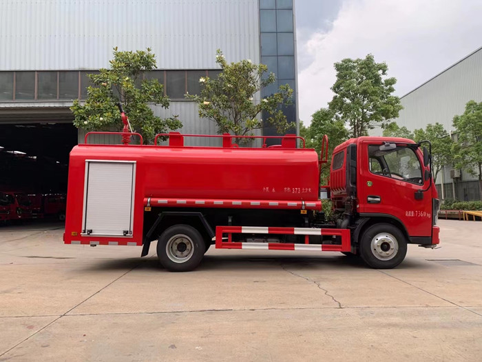 國六東風(fēng)小多利卡5噸消防灑水車_5噸消防灑水車價(jià)格_5方消防灑水車_程力專用汽車
